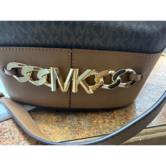 MICHAEAL KORS Devon Medium Logo Bucket Bag NEW - Picture 12 of 13